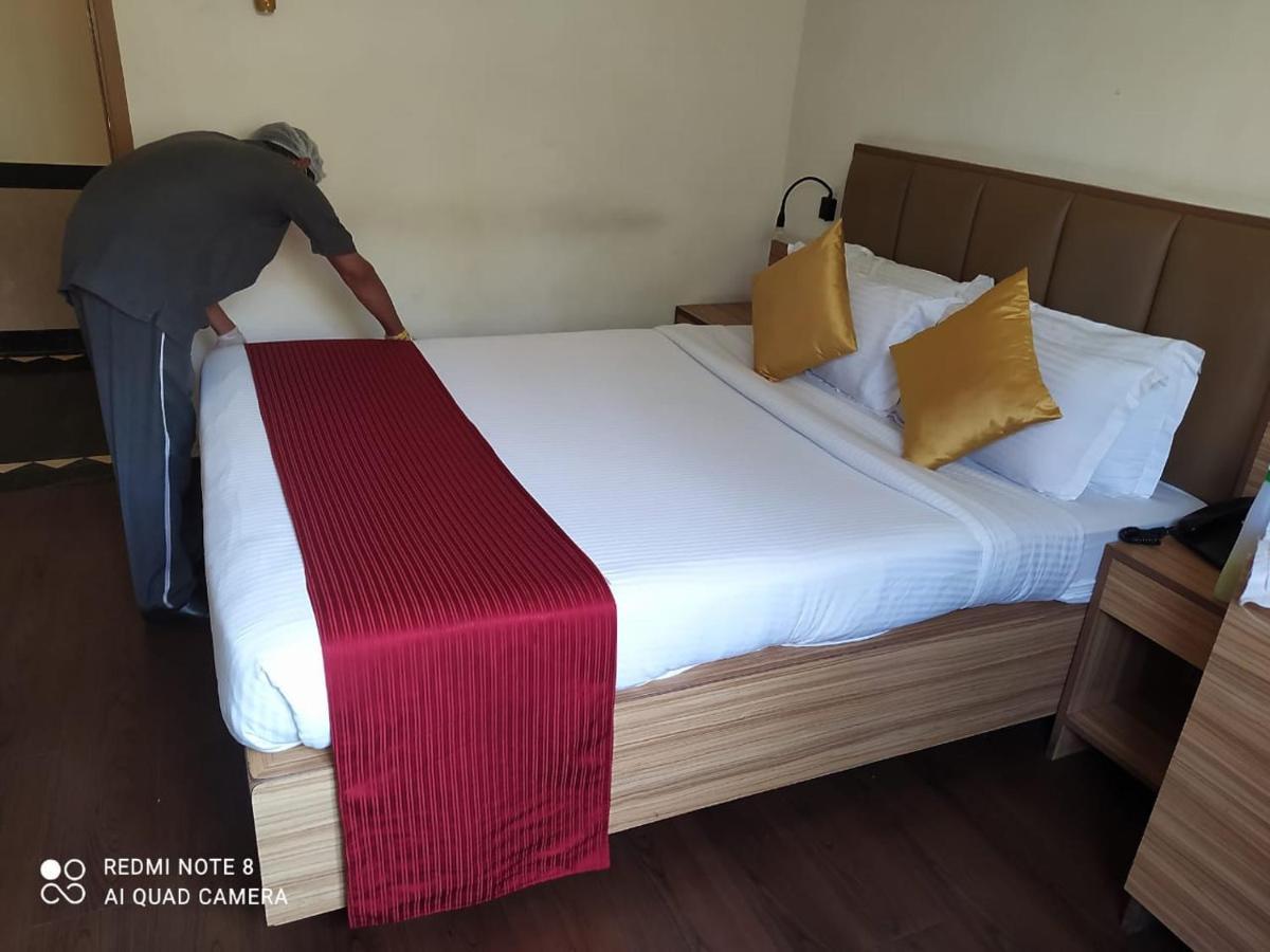 Hotel Plaza Мумбаї Екстер'єр фото