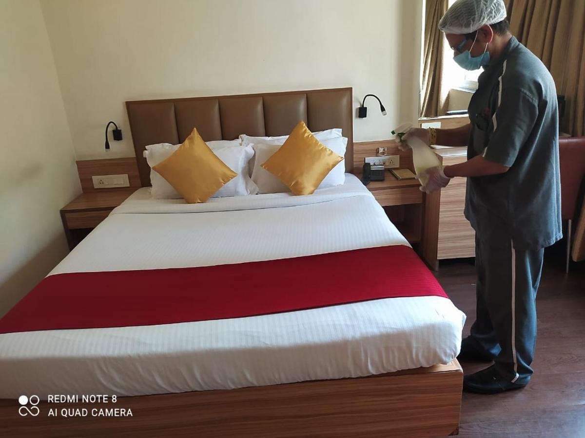Hotel Plaza Мумбаї Екстер'єр фото