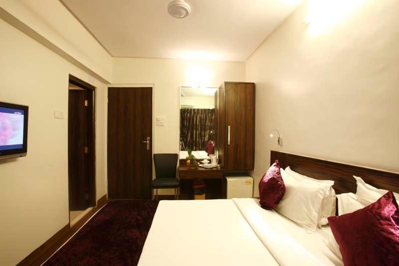 Hotel Plaza Мумбаї Номер фото